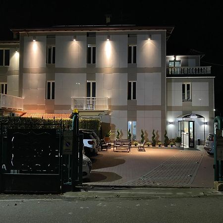 Hotel La Quercia Mozzo Buitenkant foto