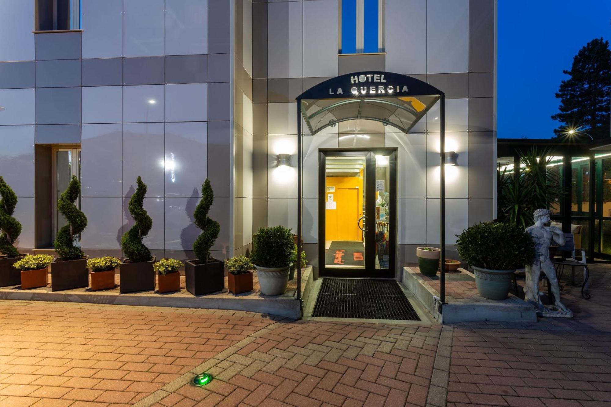 Hotel La Quercia Mozzo Buitenkant foto