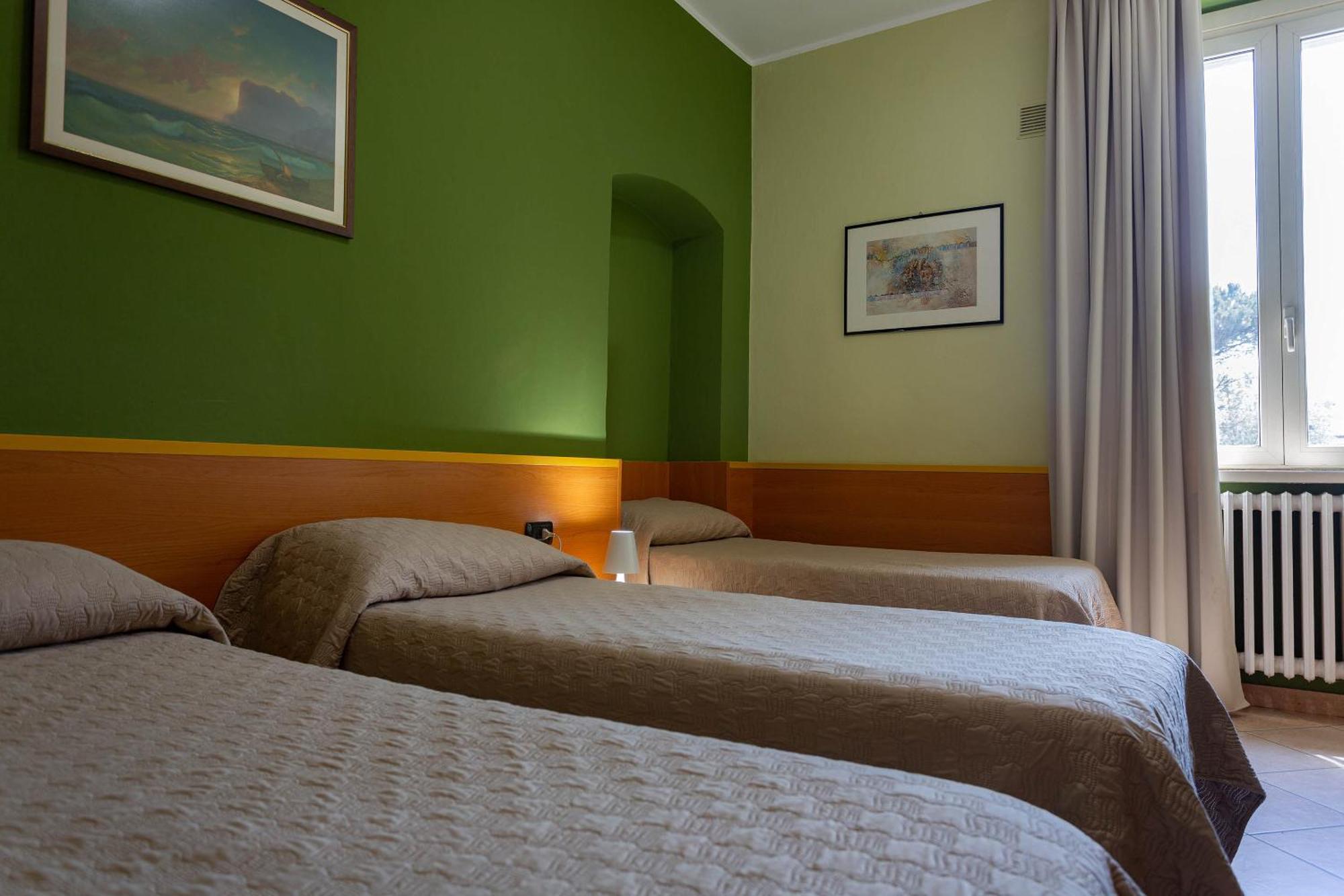 Hotel La Quercia Mozzo Buitenkant foto